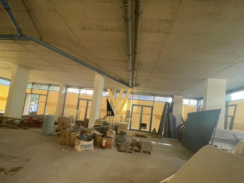SHOP FOR RENT 376 M2 ON ELBASAN STREET 15,000 EURO