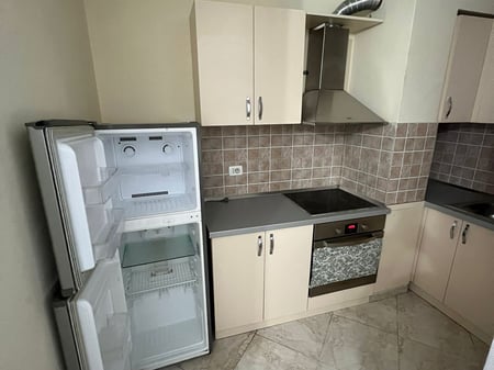 Studio apartment for rent on Barrikadave Street.
