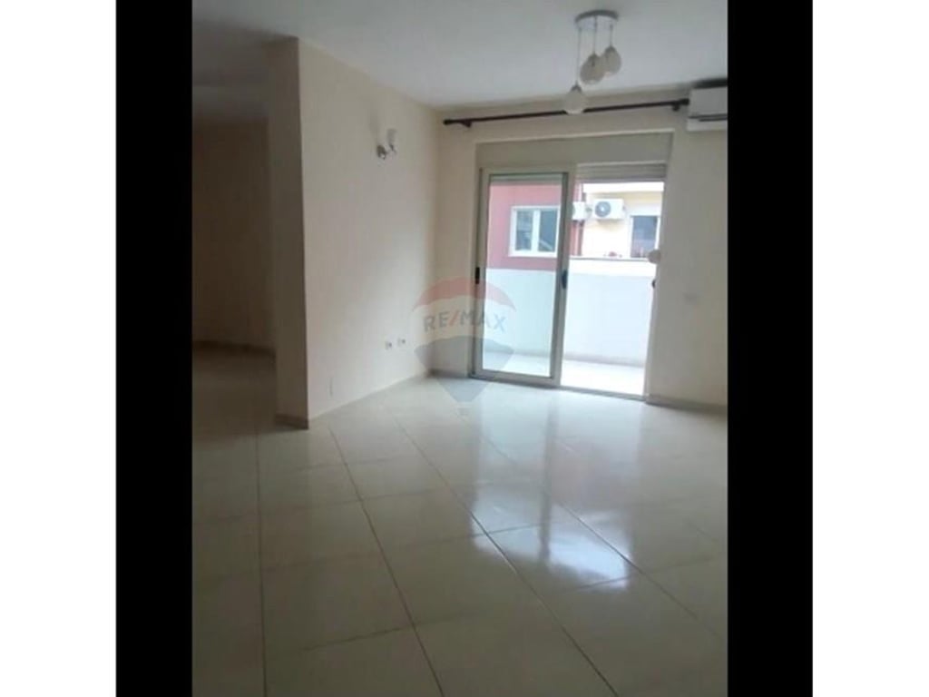 Dupleks për Qira Tek Liqeni i Thate