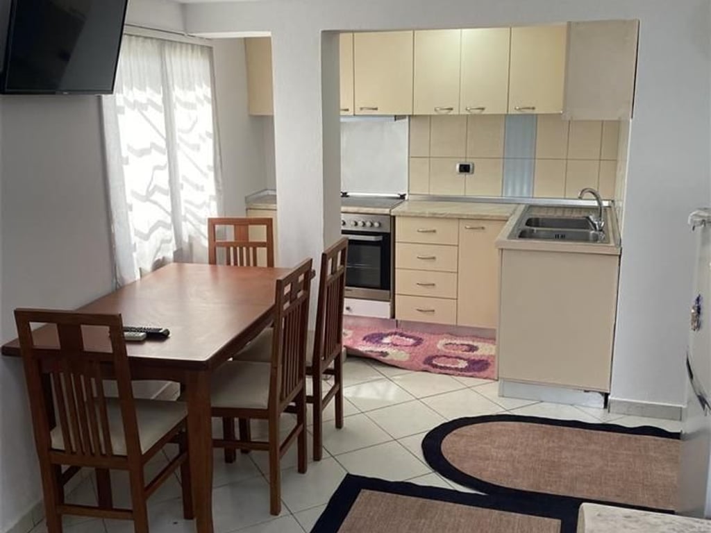 A 1+1 apartment is for rent near the electric substation in Selita for 300,000 lek.