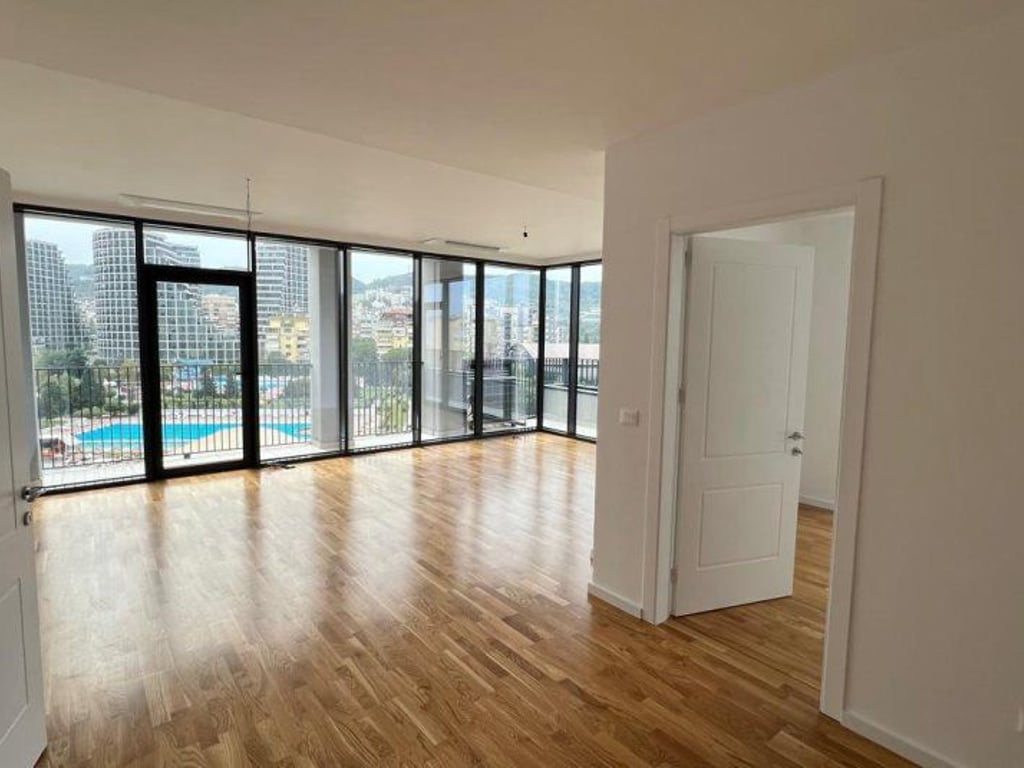 OFFICE FOR RENT 106M2 1400 EURO LAKE VIEW KOSOVAREVE STREET