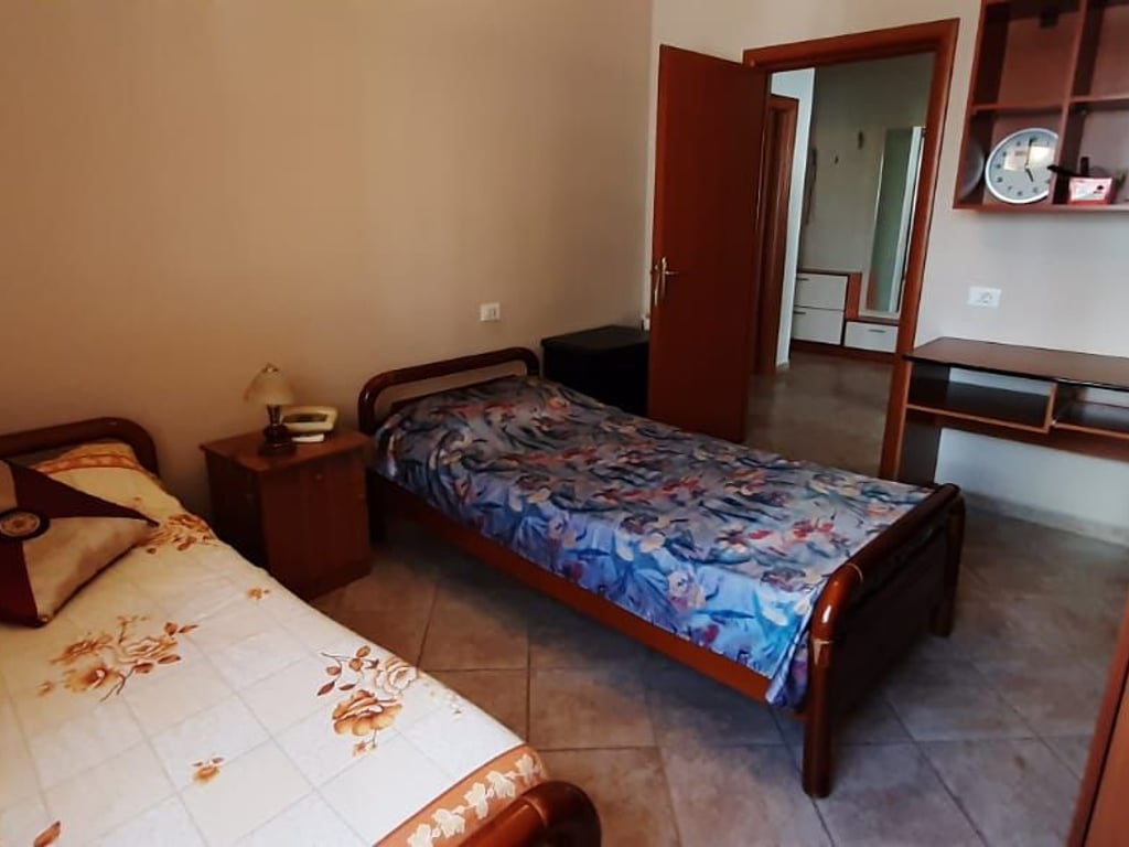 Jepet me qera apartament 2+1+2 Komuna e Parisit 