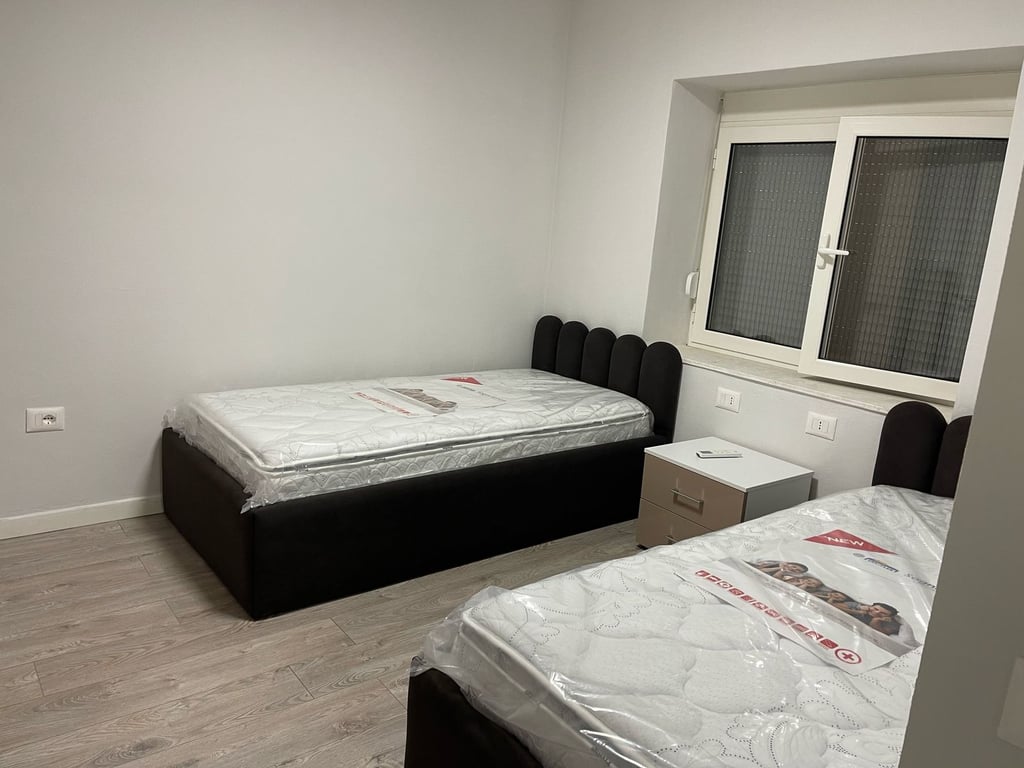 Apartament 2+1 me qira tek Xhamia e Tabakeve!