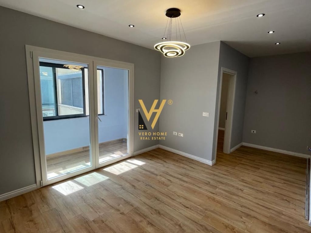 VENDESI APPARTAMENTO 1+1 IN VIA 5 MAJI 98.000 EURO