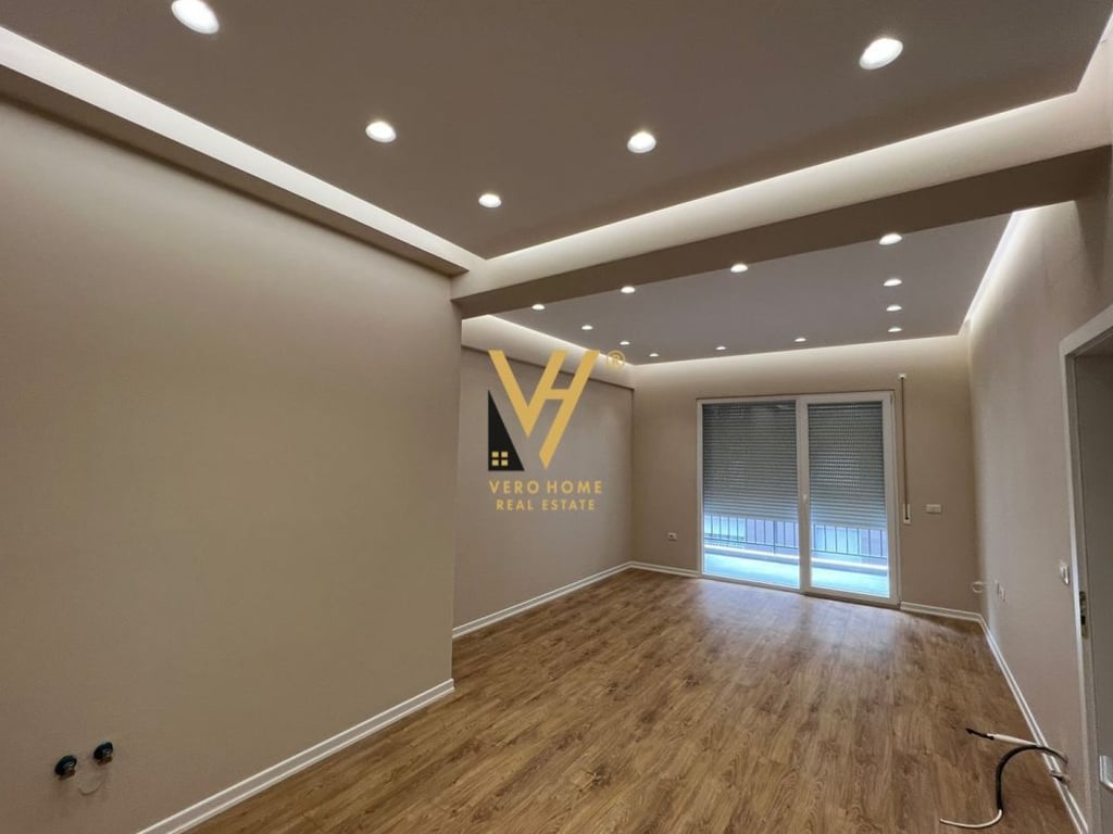 AFFITTASI UFFICIO 104 M2 IN VIA DIBRA 650 EURO