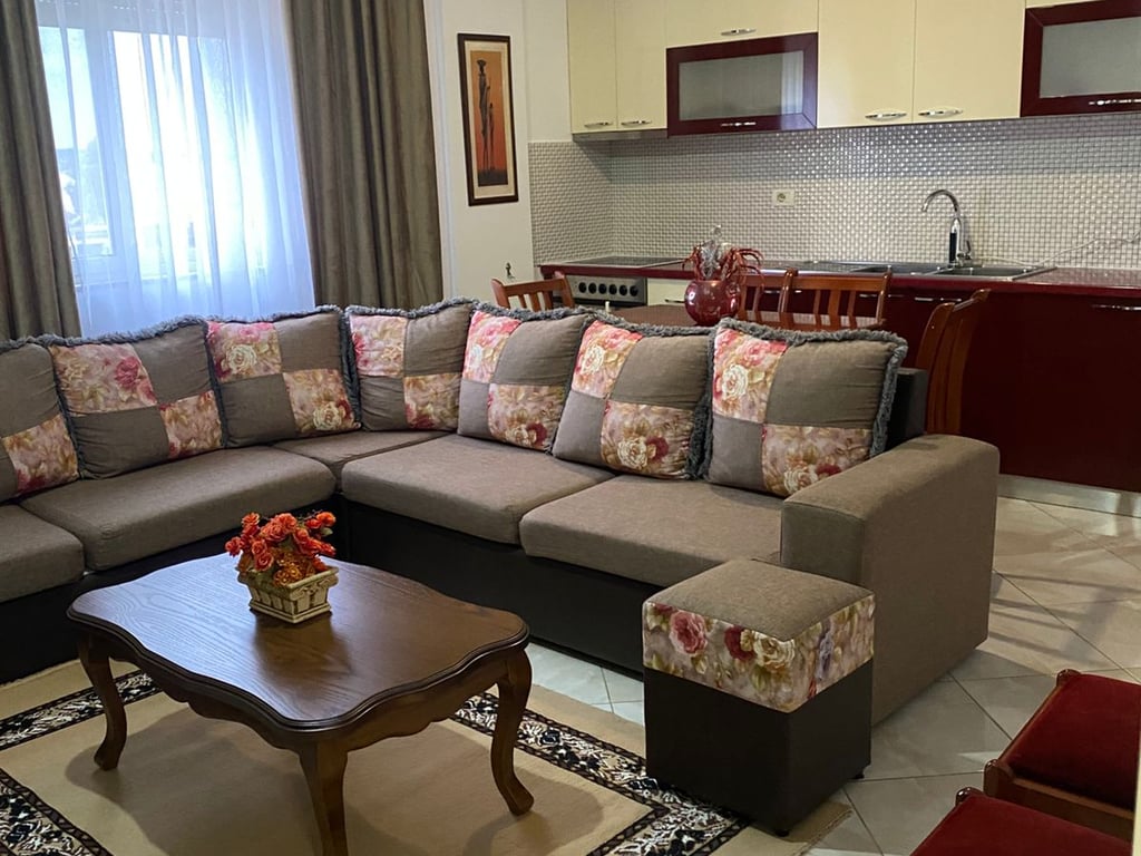 Appartamento 1+1 in affitto, Laprake via Anton Mazreku 400 mila lek