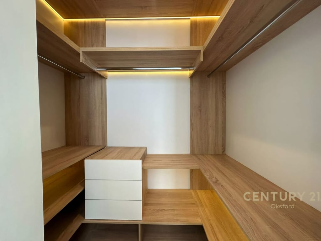 Shitet Apartament 1+1 pranë Pazarit të Ri