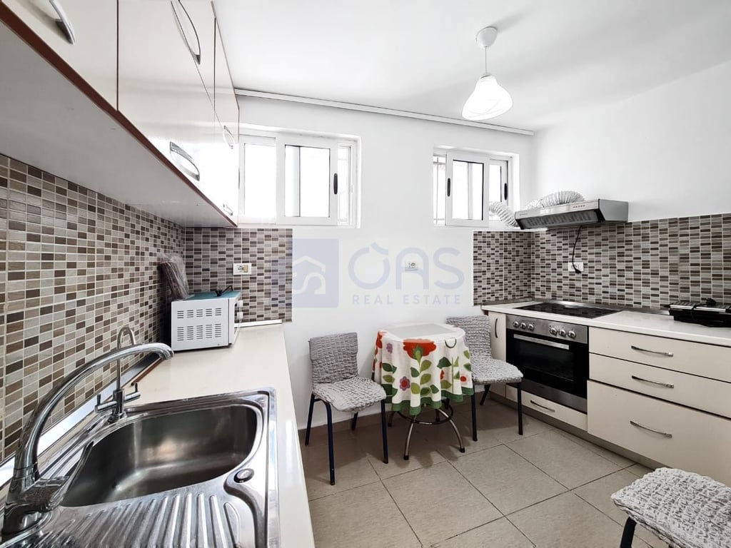 A private one-story house is for rent at Pazari i Ri.