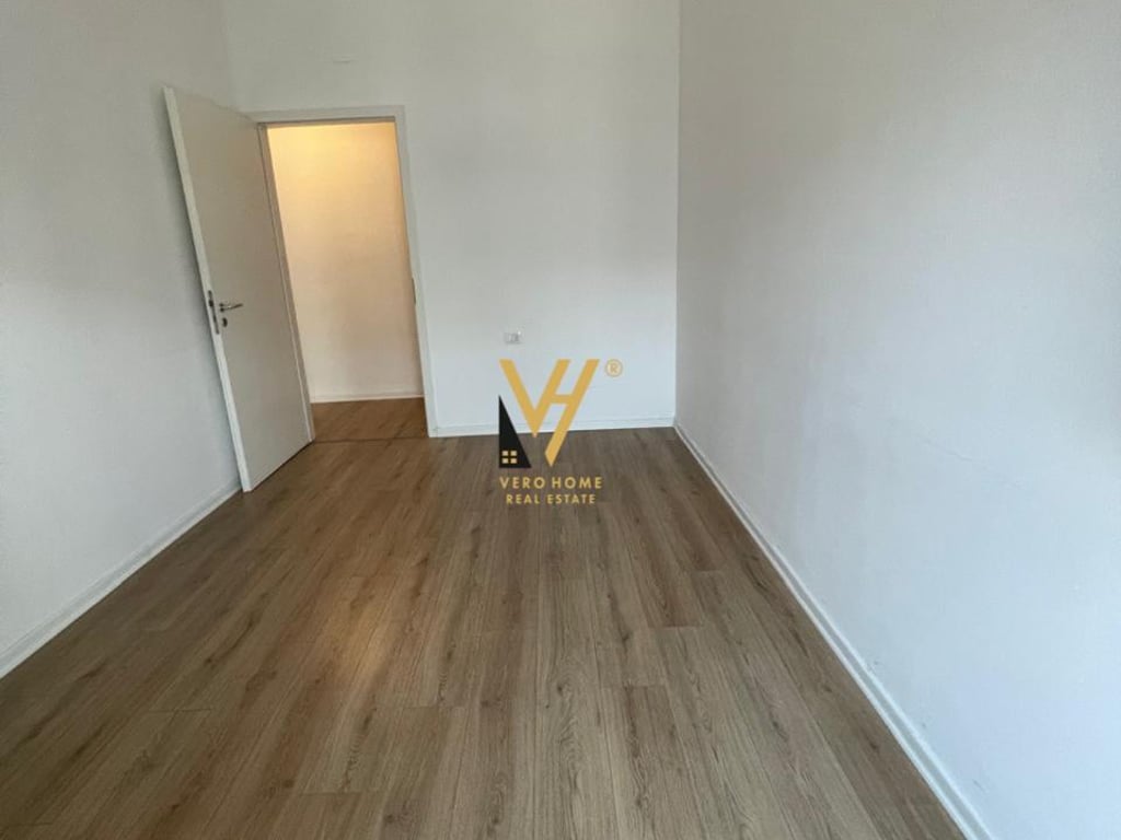 JEPET ZYRE 115 M2 ME QERA TE KOMPLEKSI KONTAKT , 21 DHJETORI 600 EURO