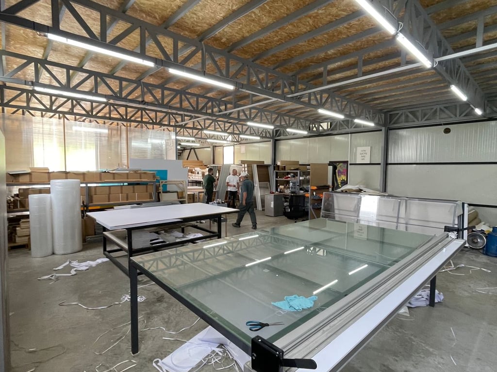 A warehouse is for rent near Top Channel.