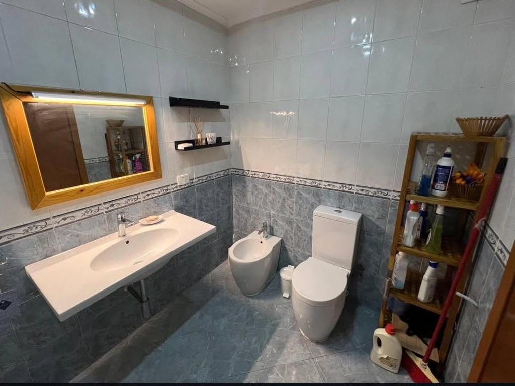 Aprtament 2+1 me qira tek Komuna e Parisit