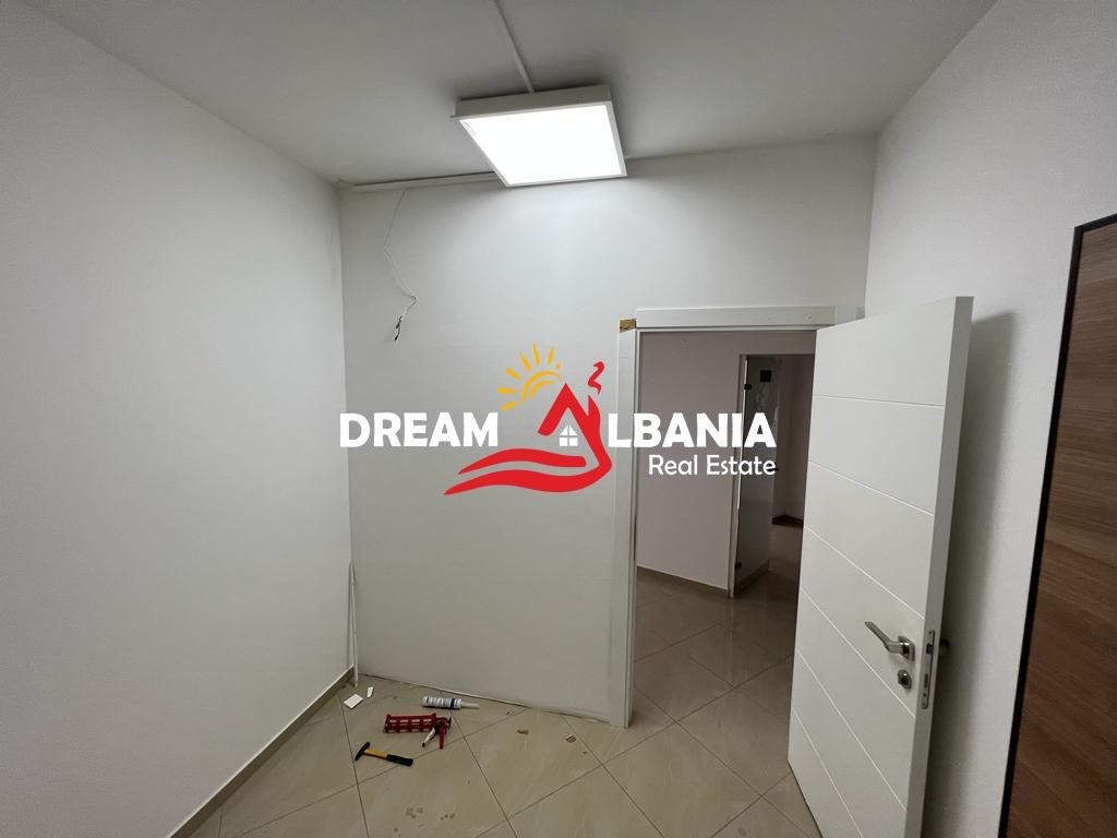 Zyre me qera tek Komuna e Parisit, prane Stadiumit Dinamo ne Tirane (ID 4261903)