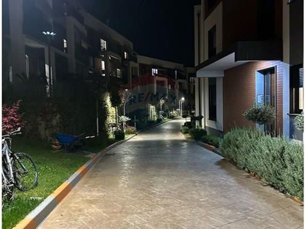 2+1 apartment with parking space at Liqeni i Thate!