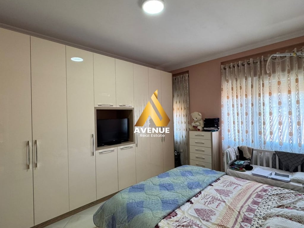 SHITET APARTAMENT 3+1+2, I MOBILUAR, LIQENI I THATE, PRANE HOTEL RADISONIT, TIRANE