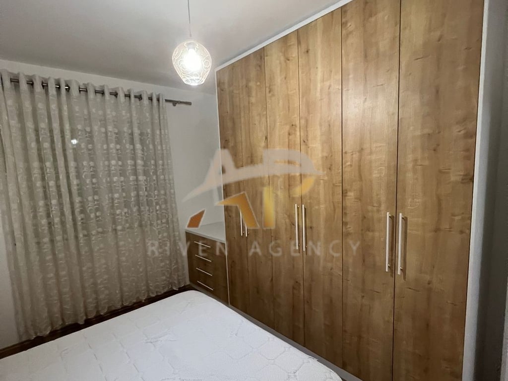 Jepet me qera super apartament 1+1 i pabanuar me pare tek Vila L 2, Astir