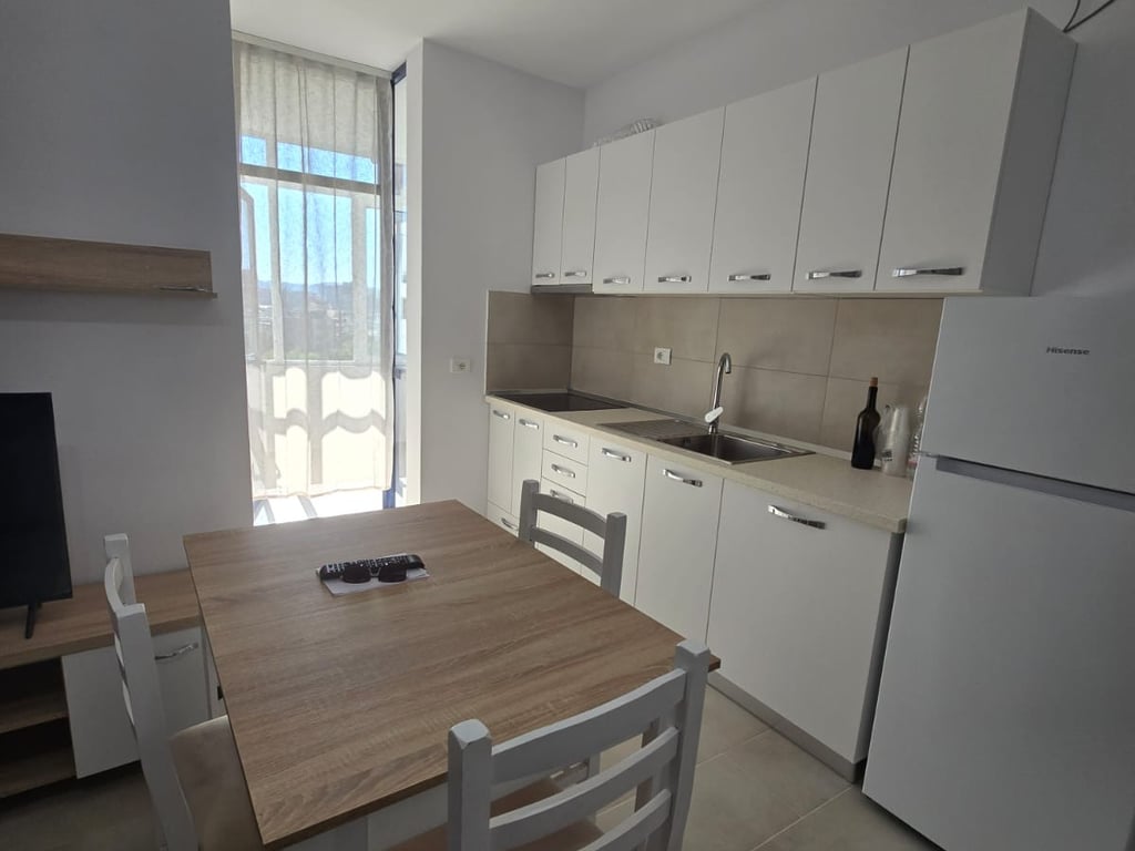 1+1, furnished, Hilton complex Kavaja street, 550 euros