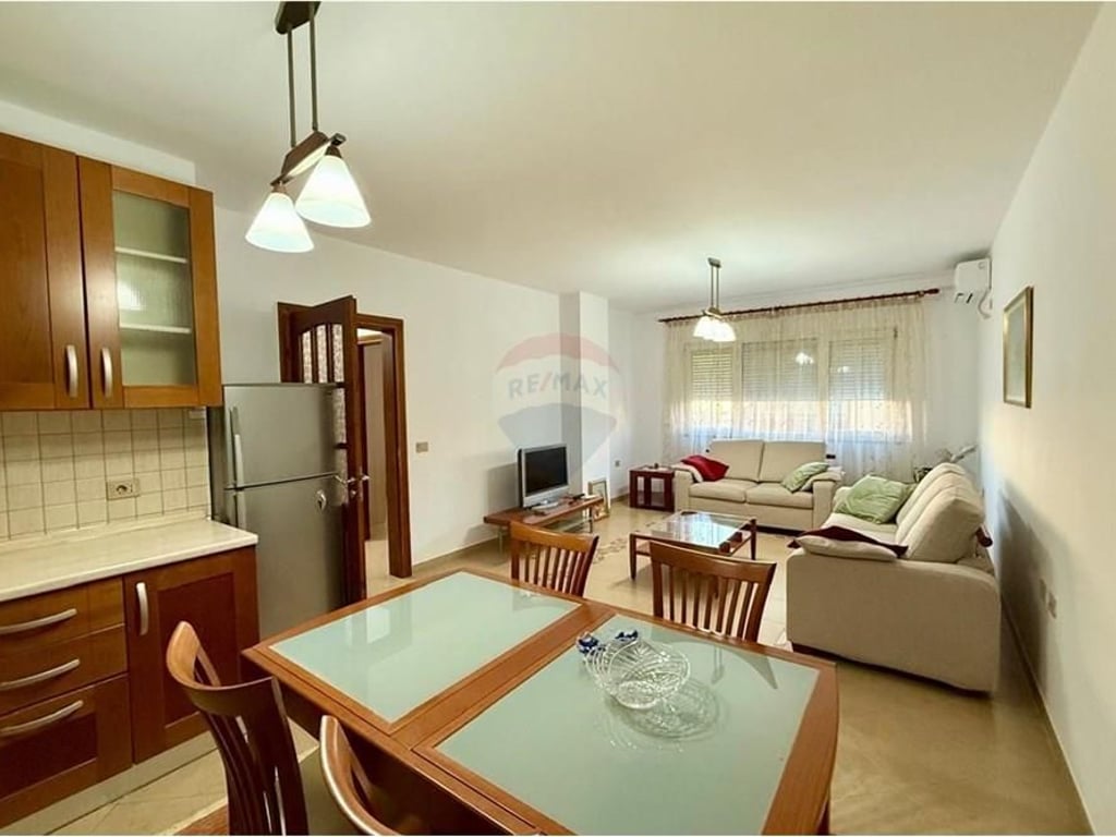 Apartment. 2+1. Petronini