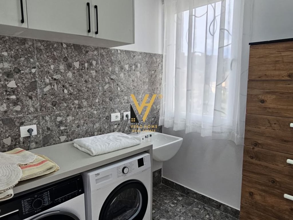 VILLA TRE PIANI IN AFFITTO A SAUK 2.800 EURO