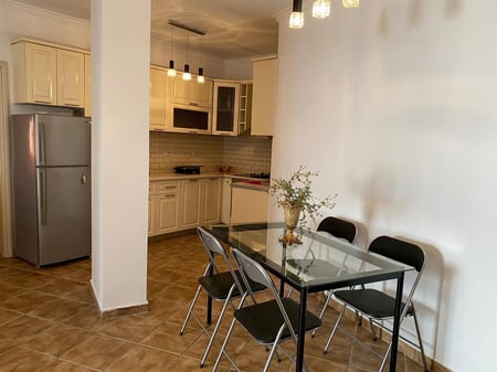 Affittasi appartamento 1+1, Fresk vicino a Big Market 350 mila lekë.