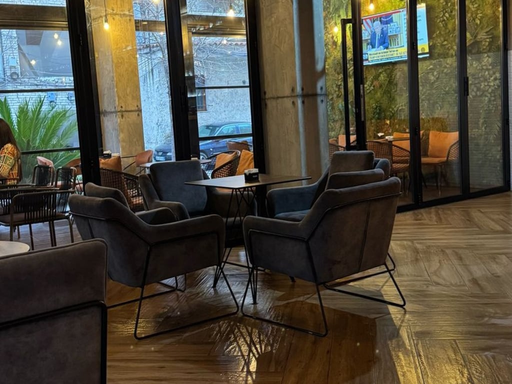 🏢 INVEST IN A READY-MADE ASSET – BUSINESS ENVIRONMENT (BAR-CAFE) WITH A VERANDA, 5 MAJI