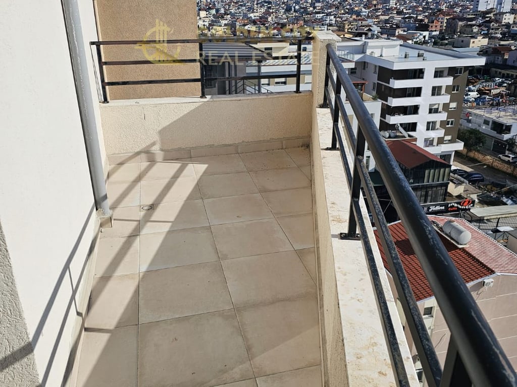 Shitet super apartament 2+1. SPITALL