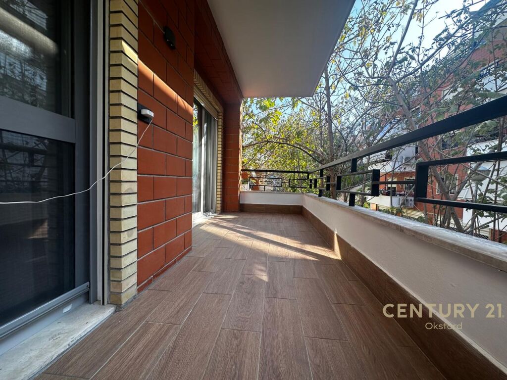 SHITET EKSKLUZIVE PENTHOUSE LUKSOZ 3+1+VERANDE TE KOPSHTI BOTANIK