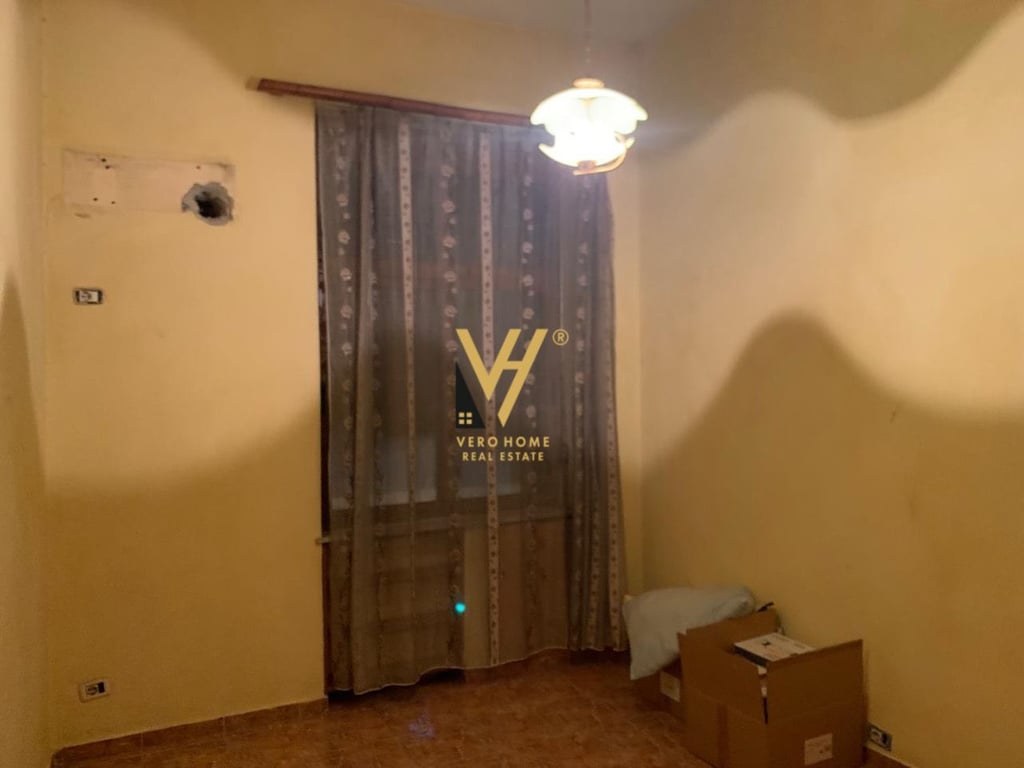 JEPET ZYRE 150 M2 ME QERA TE RRUGA PANORAMA 1.500 EURO