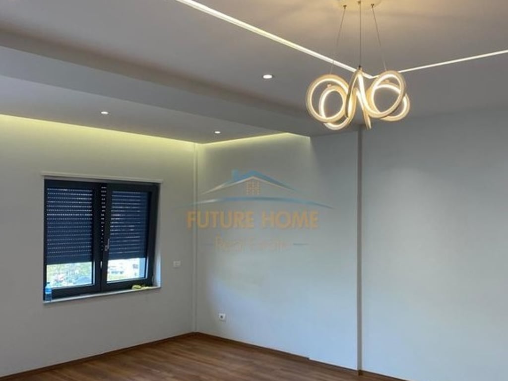 Qera , Ambjent Biznesi 4+1 , Zogu i Zi