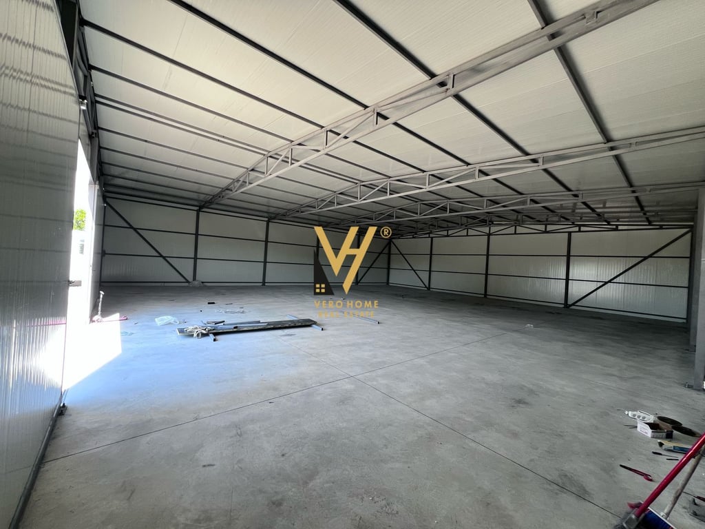 A 320M2 CAPON IS FOR RENT IN ZALLHERR FOR 1,500 EURO.