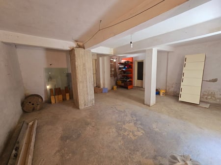 BUSINESS SPACE FOR SALE BY THE ROAD IN THE WATER SUPPLY AREA OF DURRES