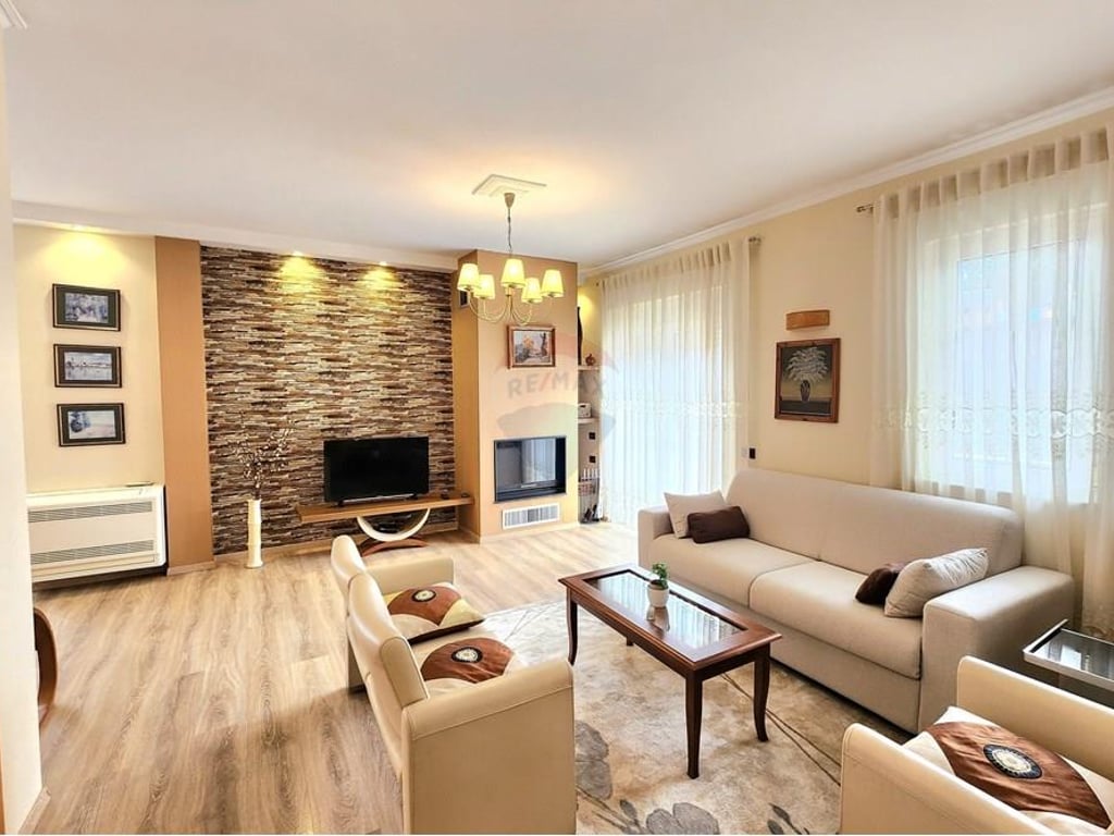 Qira - Apartament 1+1 prane Qendres 800€