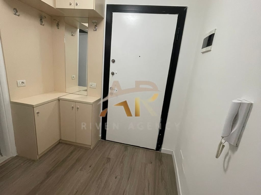Jepet me qera apartament 1+1+p ne rrugen Bill Klinton, prane Market Coku