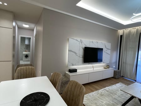 Jepet me Qira – Apartament 2+1 📍 Përballë Kompleksit Delijorgji