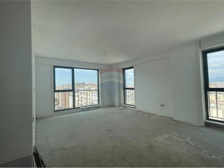 Jepet apartament 3+1+2 per zyra me qira te Komuna!
