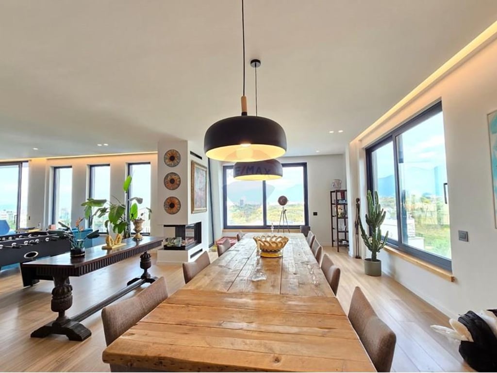 Qira - Vile luksoze prane Liqenit Thate