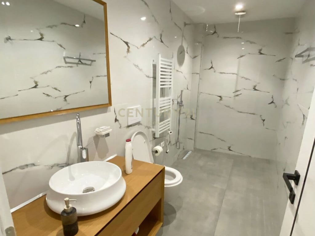 Apartament 2+1 për Qira në Myslym Shyri