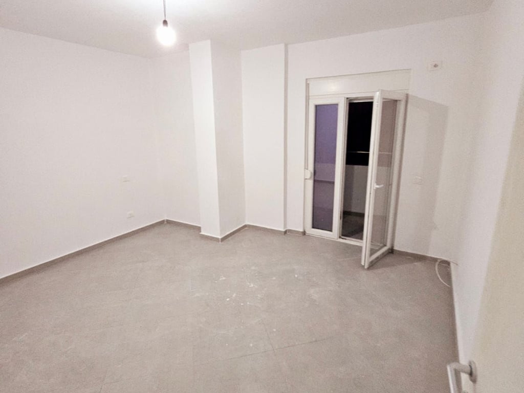 SHITET APARTAMENT 2+1+2 PRANE MARKATES DURRES