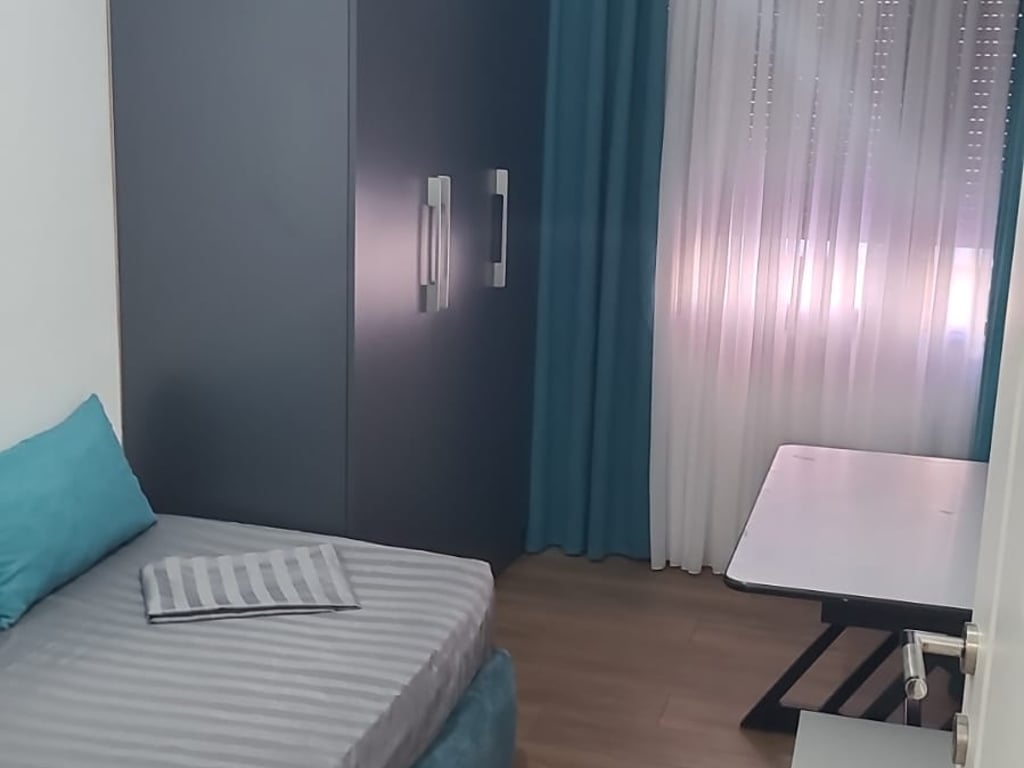 In the Bardhyl Street area, a furnished 3+1 apartment is available for rent for 700 Euros.