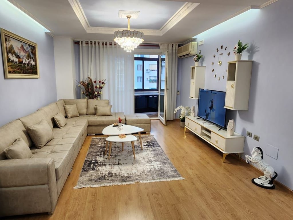 2+1+2 Apartment for Rent on Zogu 1 Boulevard, near Flori Farma. Price: 650 euros