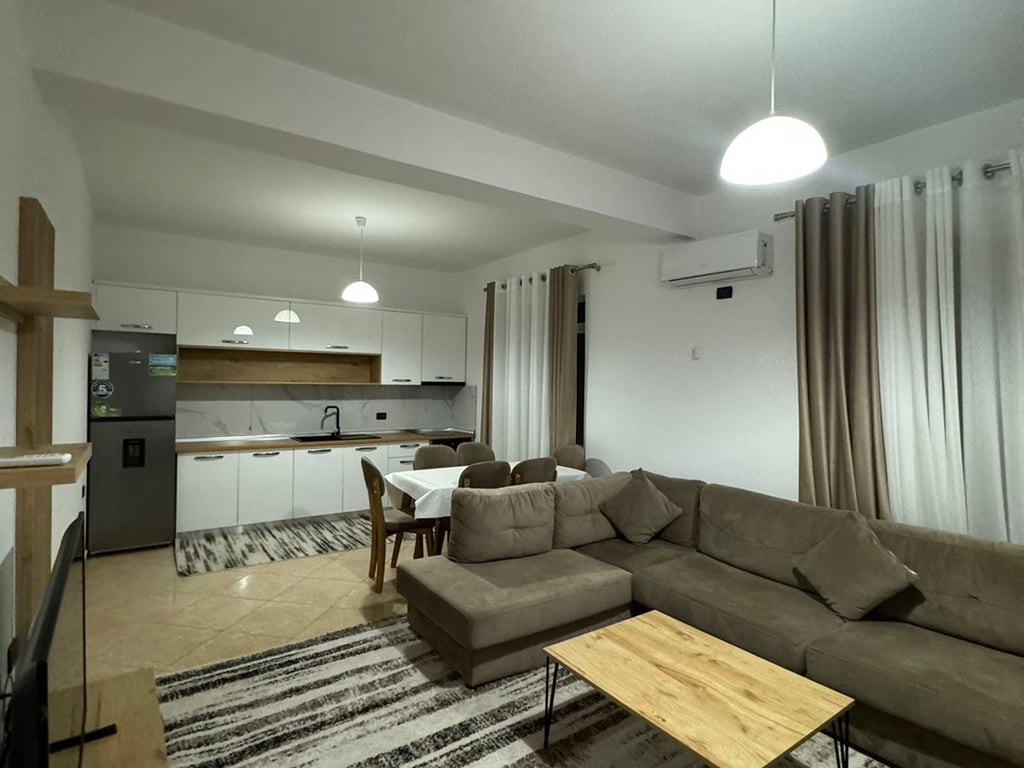 Qera! Apartament 1+1, Rruga 5 Maji