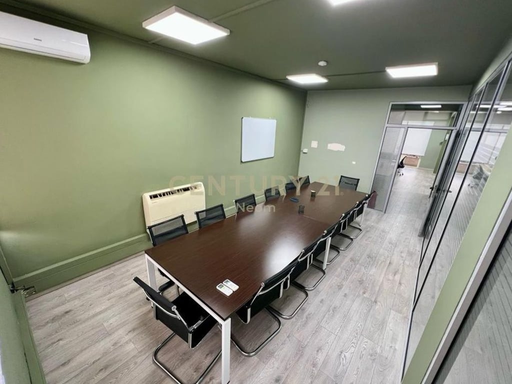 🏙️ Ambient Zyrash me Qira në Bllok – 300 m² Modernitet dhe Komoditet