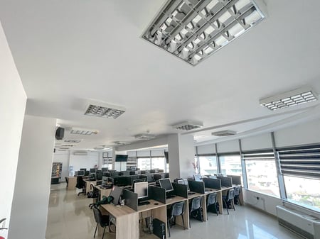 Qender, 3000 Euro, ambient biznesi me qera i gjithe kati 