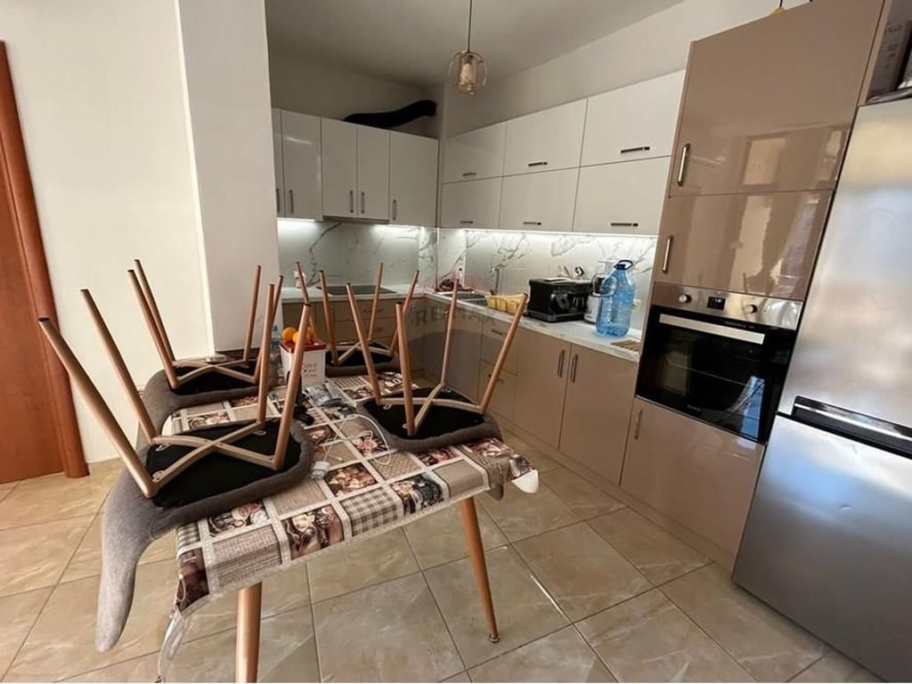 APARTAMENT 2+1 ME QIRA, NE ASTIR