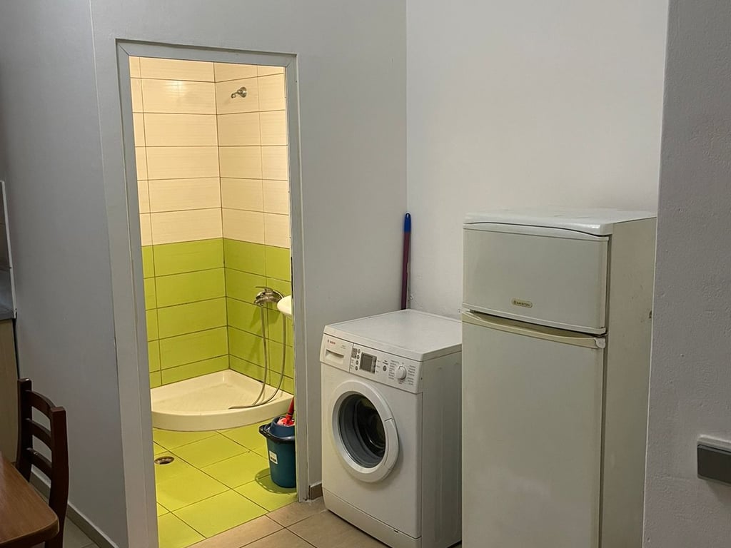 Jepet me qera apartamenti 1+1, Nenstacioni Elektrik Bulevardi i Ri 330 mije leke