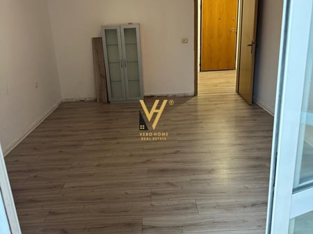 JEPET AMBIENT 130 M2 ME QERA TE ISH EKSPOZITA 800 EURO
