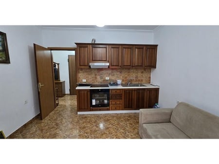 Affittasi appartamento a Kodra e Diellit.