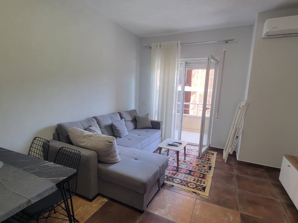 Shitet apartament 1+1 te Shkëmbi i Kavajës!