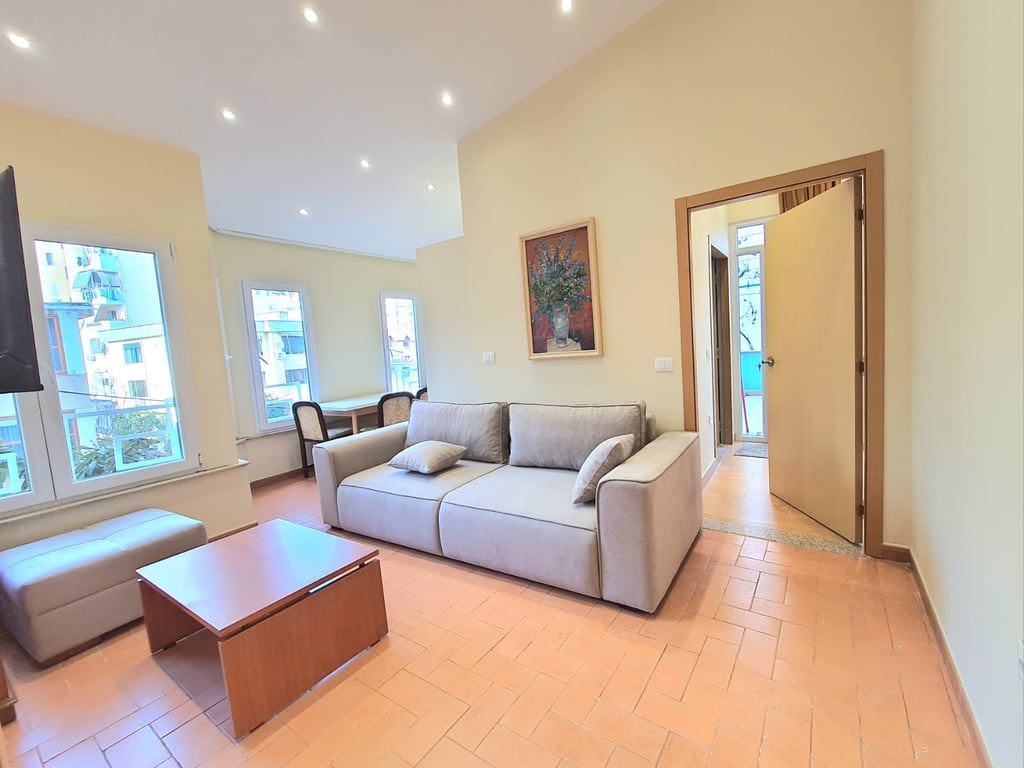 Shtëpi private 2+1+2 me qira ne Myslym Shyri 