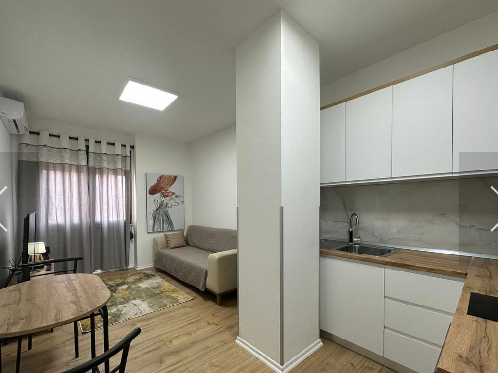 jepet apartament 1+1 me qera ne Qender te tiranes , rr Bogdaneve