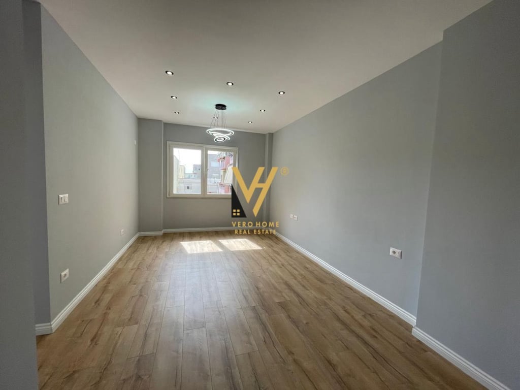 VENDESI APPARTAMENTO 1+1 A 5 MAJI 118.000 EURO